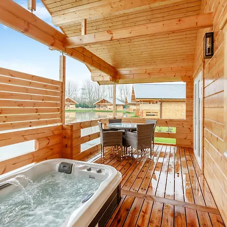 Holly Tree * יורק