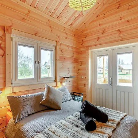 Holly Tree פארק נופש