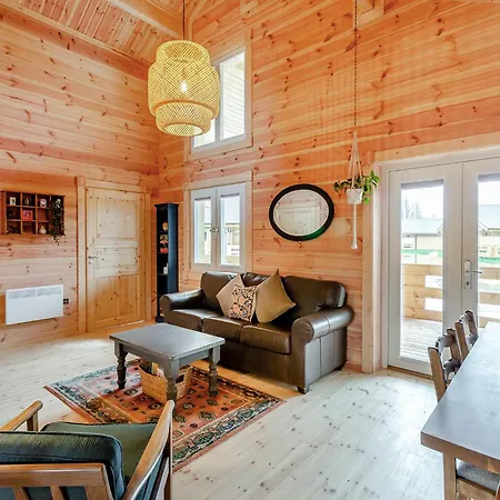 פארק נופש Holly Tree *