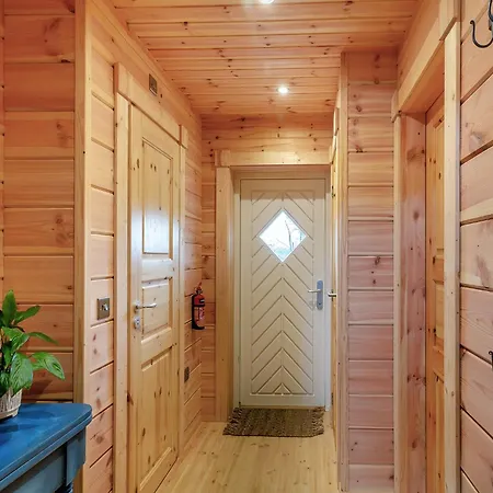 Holly Tree פארק נופש *