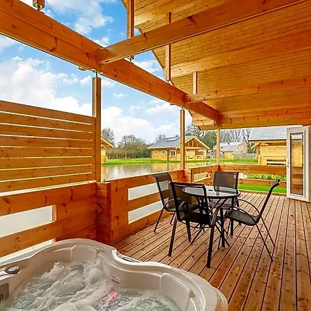 假日公园 Holly Tree